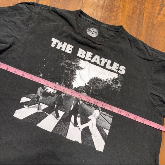 The Beatles Black & White Abbey Road Graphic T-shirt - Picture 6 of 6